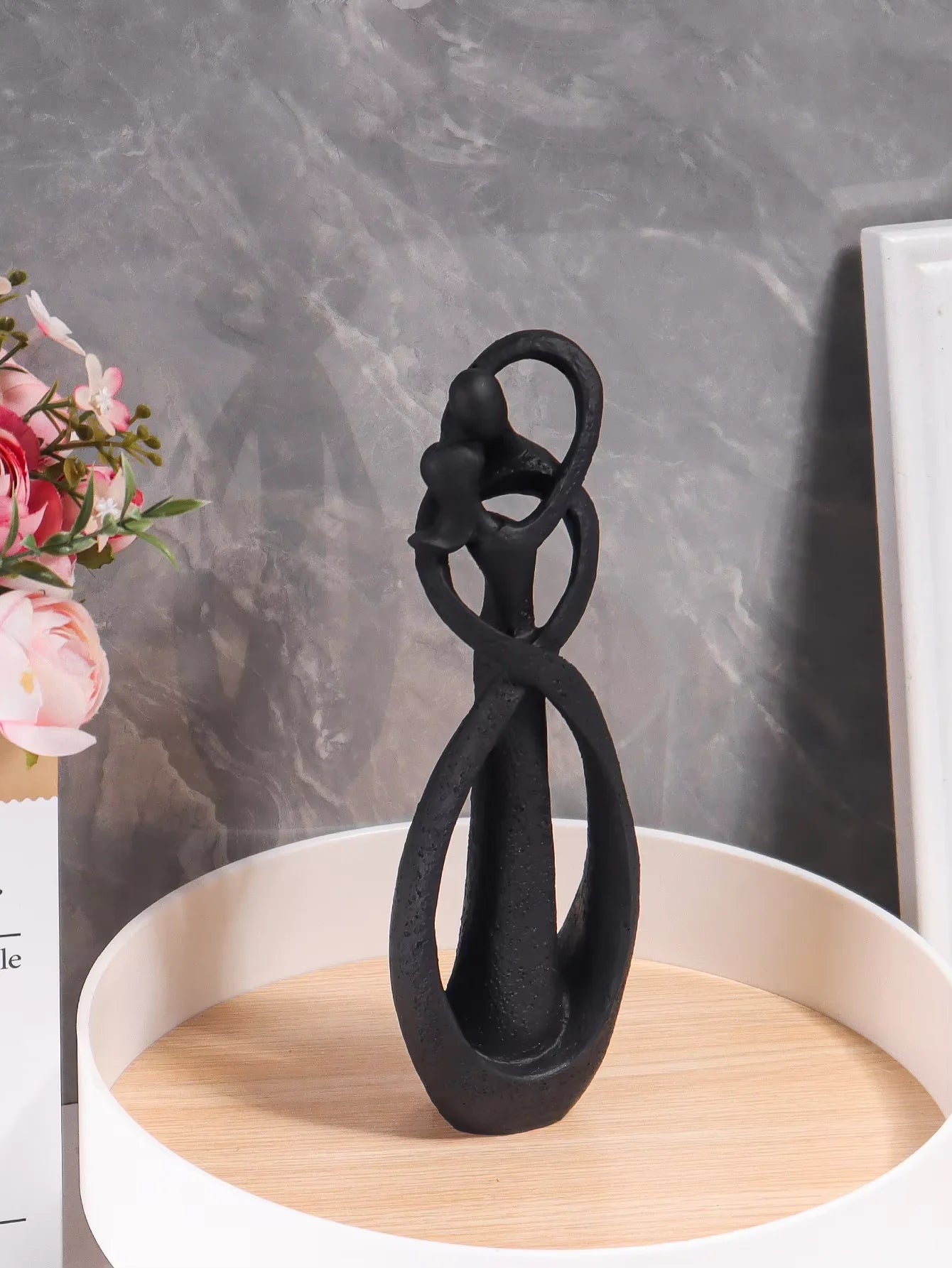 Embracing Couple Sculpture for Office, Bookshelf, Living Room, Bedroom, Tabletop Decoration